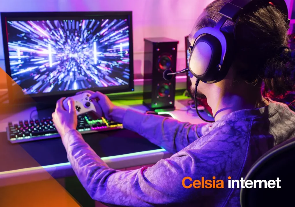 hombre jugando videojuegos con audifonos