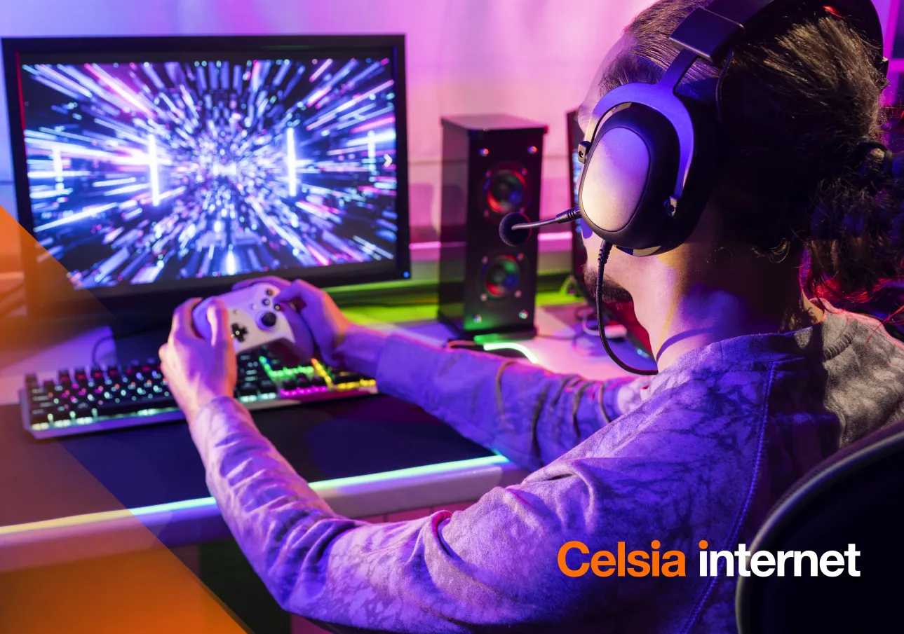 hombre jugando videojuegos con audifonos