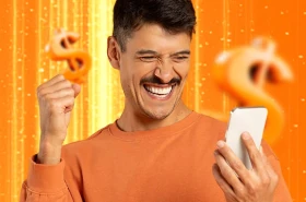 hombre contento disfrutando mejores planes internet